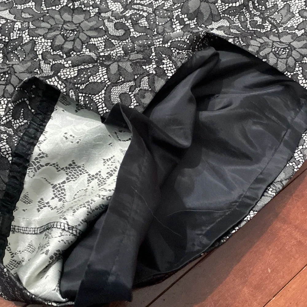 Worthington Stretch Black White Lace Print 4 Corporate Sleek Office Chic Skirt
